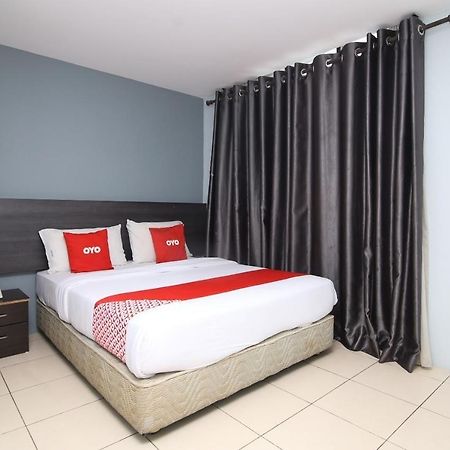 Oyo 90136 Jumbo Inn Kuching Ngoại thất bức ảnh