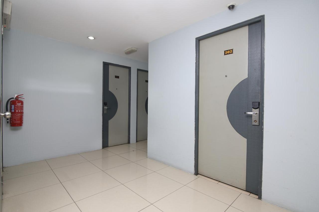 Oyo 90136 Jumbo Inn Kuching Ngoại thất bức ảnh