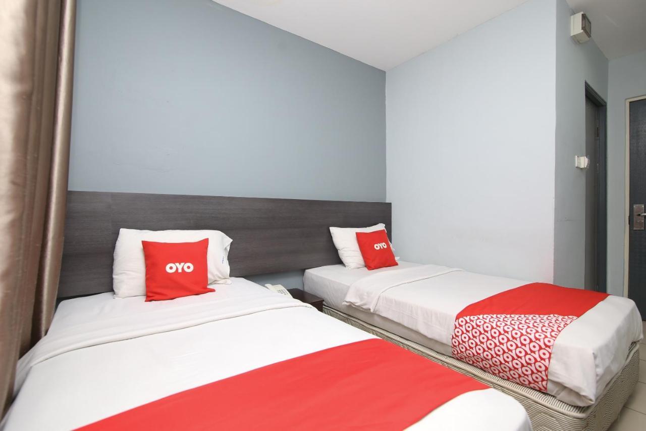 Oyo 90136 Jumbo Inn Kuching Ngoại thất bức ảnh