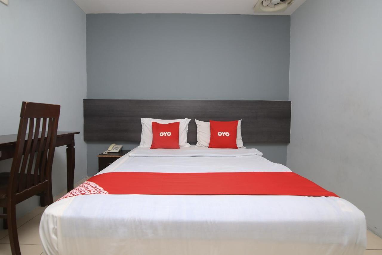 Oyo 90136 Jumbo Inn Kuching Ngoại thất bức ảnh