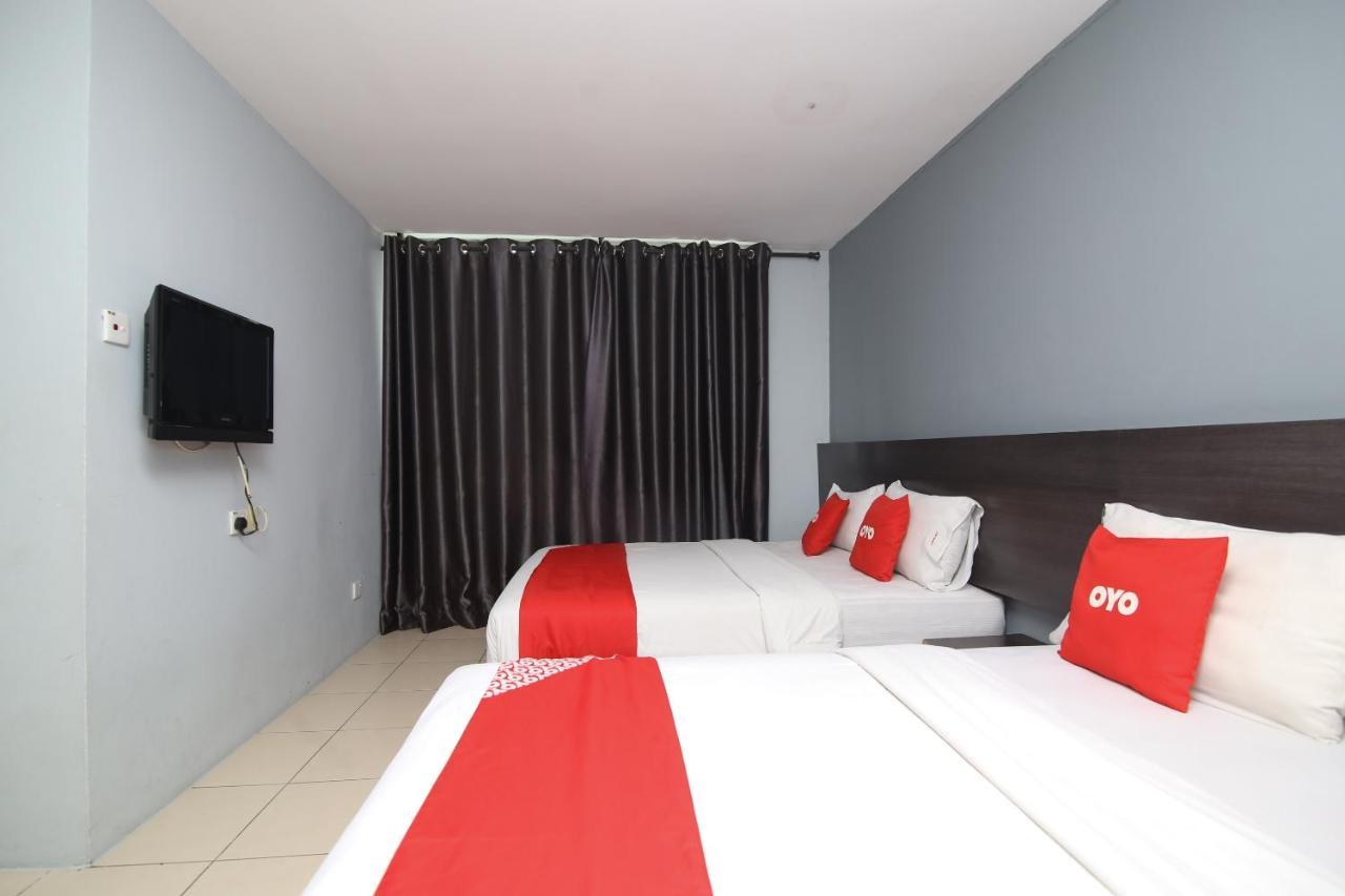 Oyo 90136 Jumbo Inn Kuching Ngoại thất bức ảnh