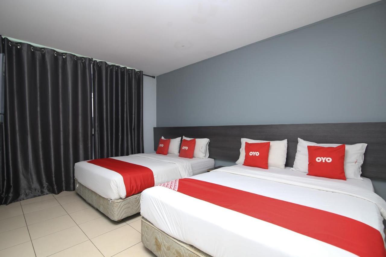 Oyo 90136 Jumbo Inn Kuching Ngoại thất bức ảnh