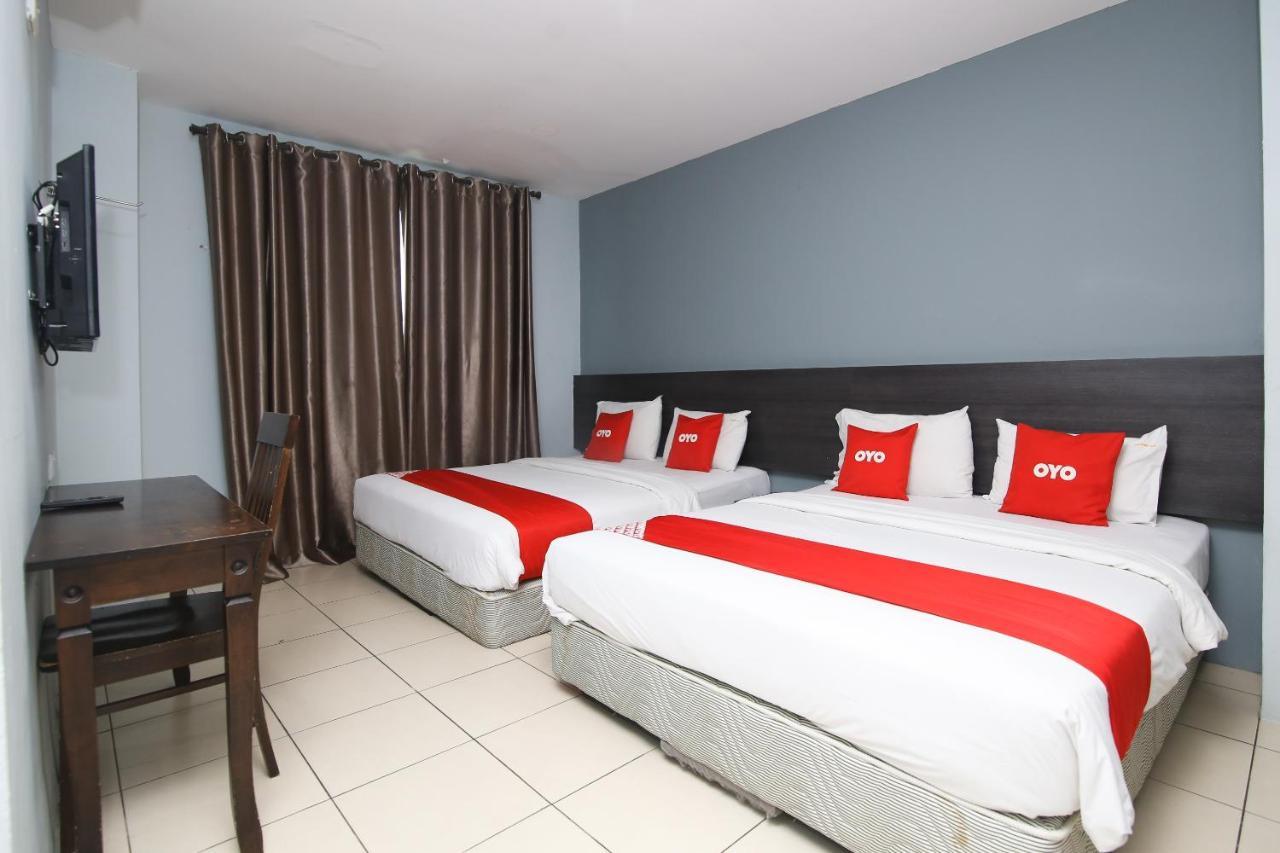 Oyo 90136 Jumbo Inn Kuching Ngoại thất bức ảnh