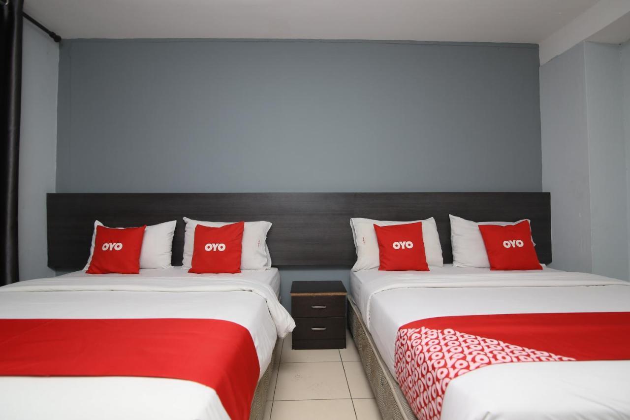 Oyo 90136 Jumbo Inn Kuching Ngoại thất bức ảnh