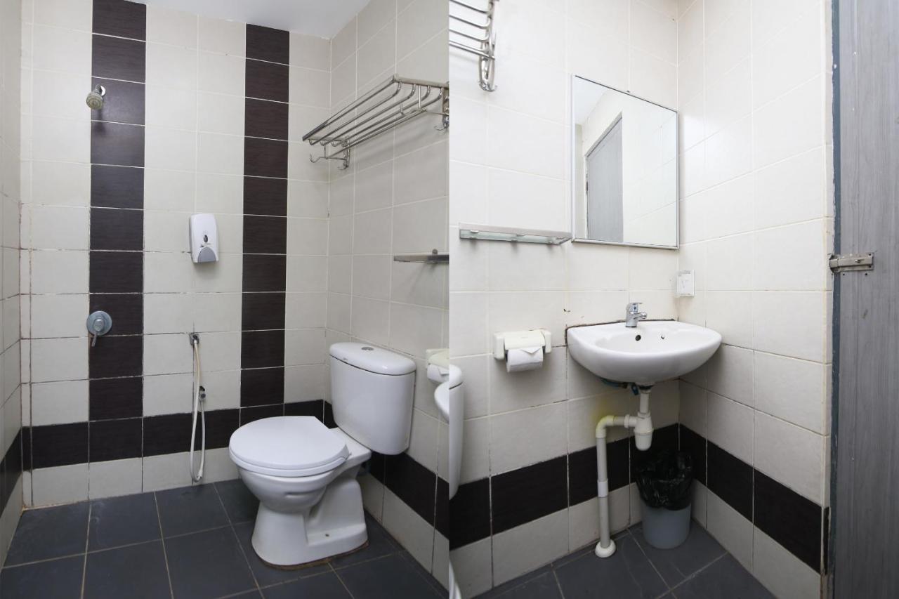 Oyo 90136 Jumbo Inn Kuching Ngoại thất bức ảnh