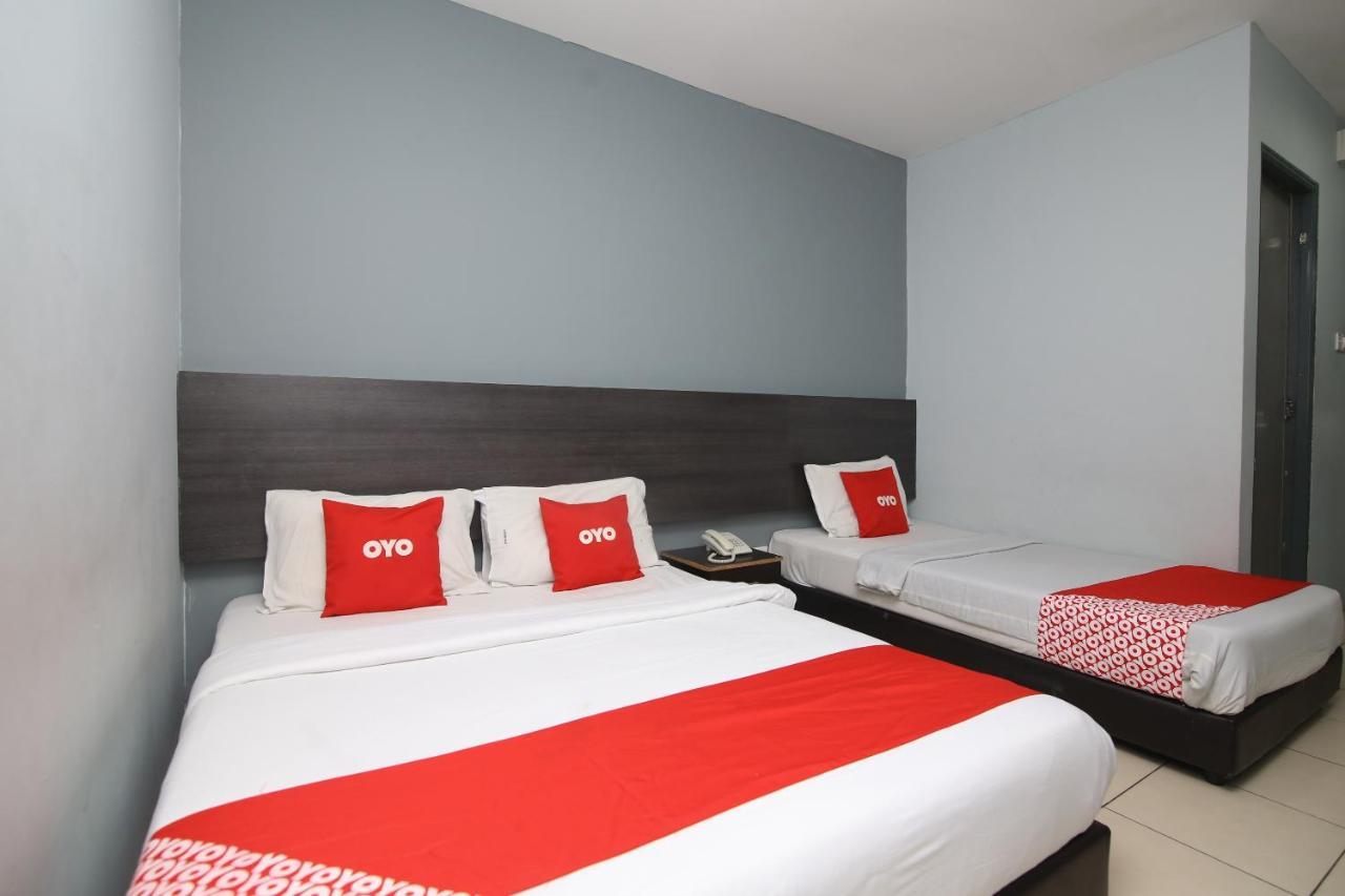 Oyo 90136 Jumbo Inn Kuching Ngoại thất bức ảnh