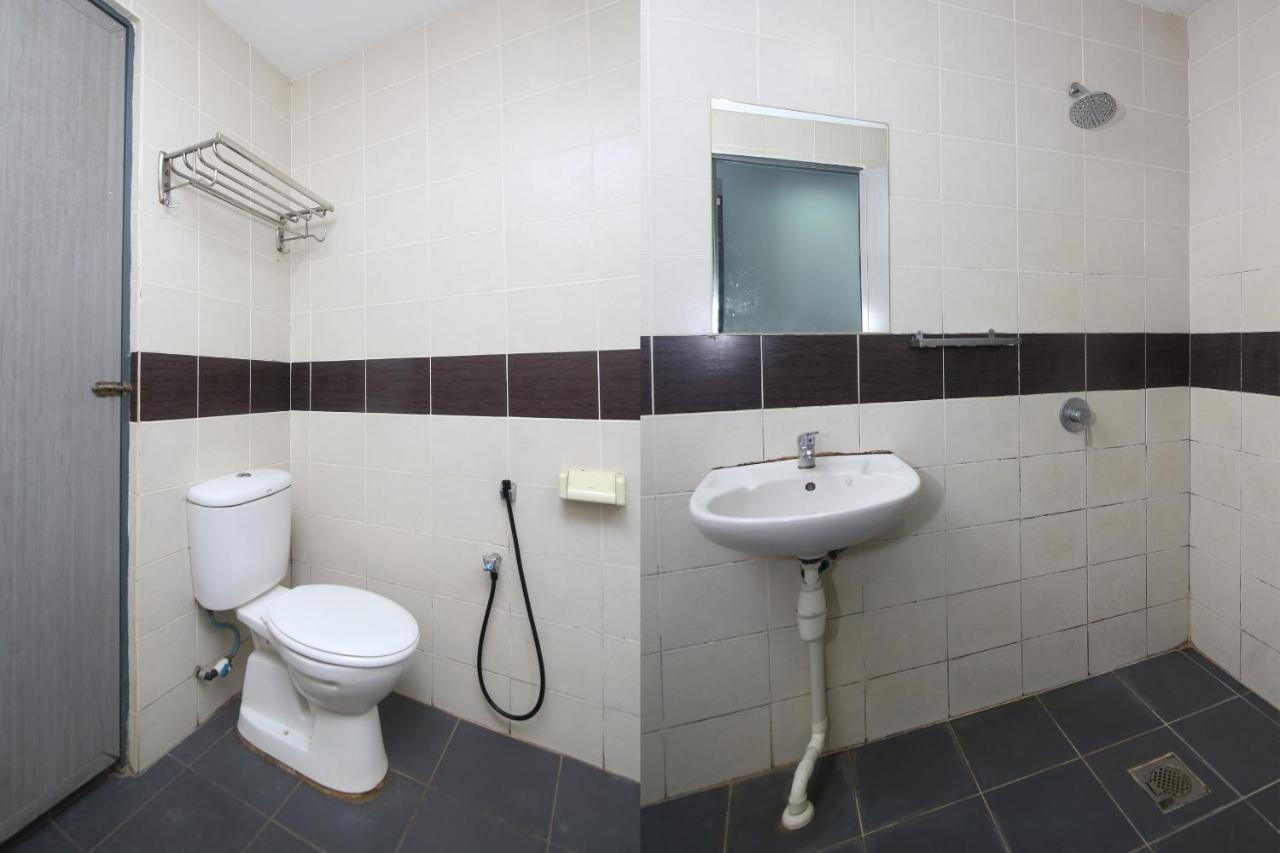 Oyo 90136 Jumbo Inn Kuching Ngoại thất bức ảnh