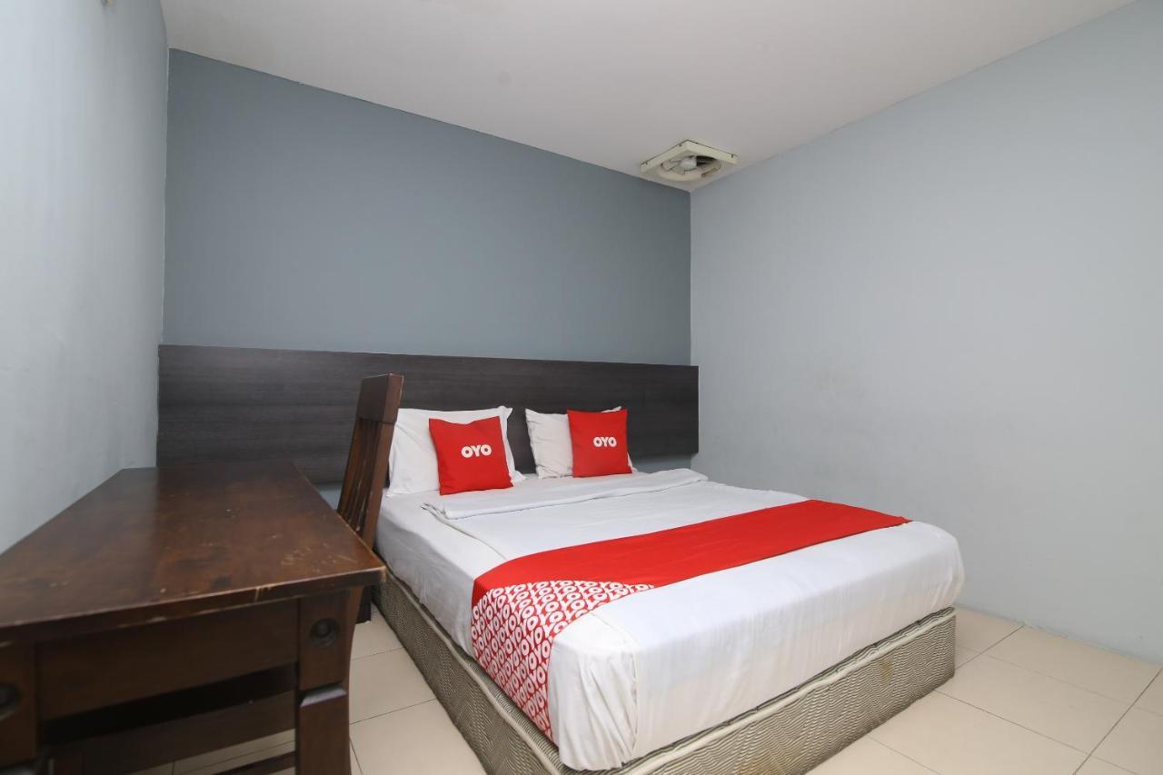 Oyo 90136 Jumbo Inn Kuching Ngoại thất bức ảnh