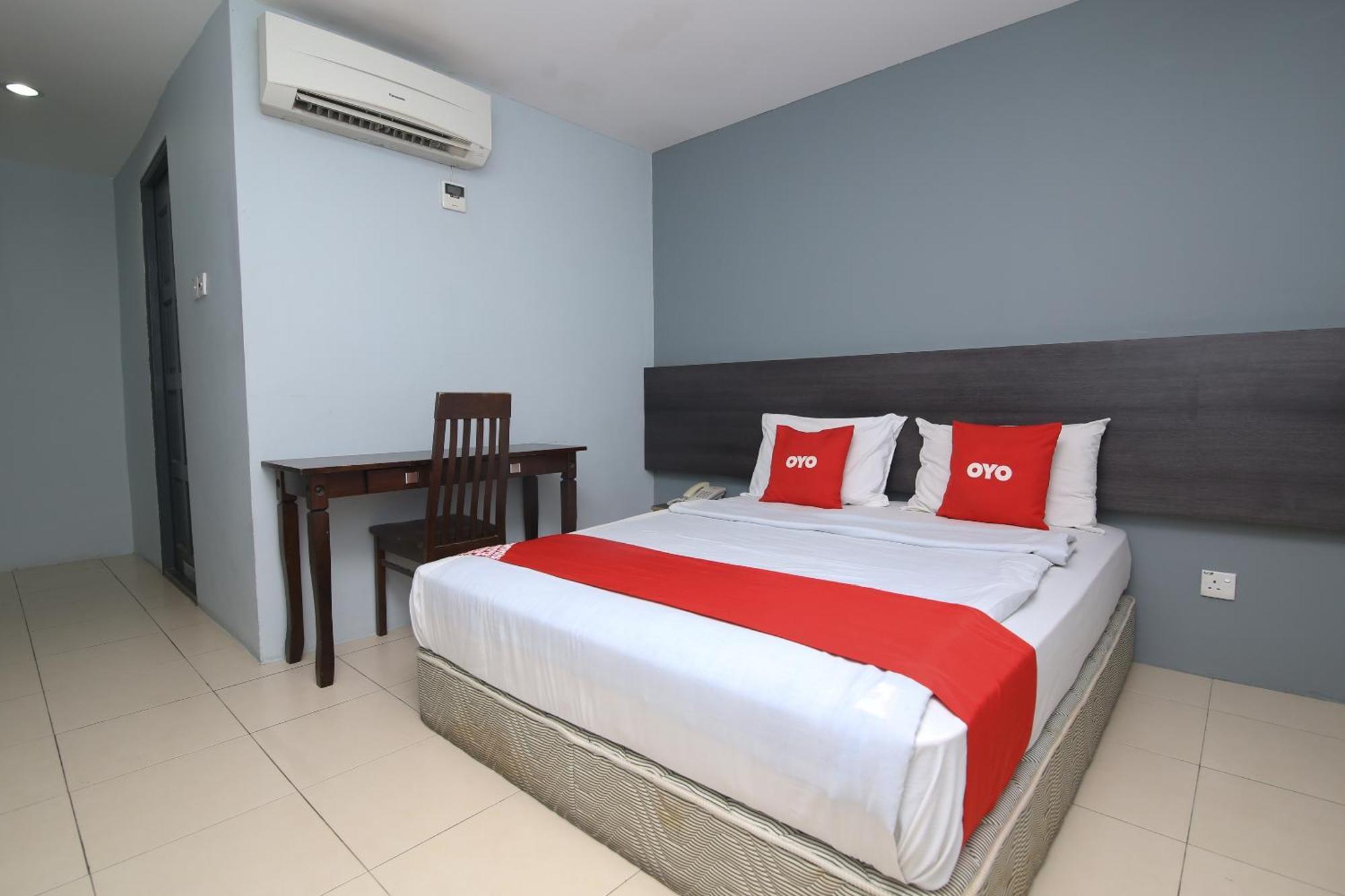 Oyo 90136 Jumbo Inn Kuching Ngoại thất bức ảnh