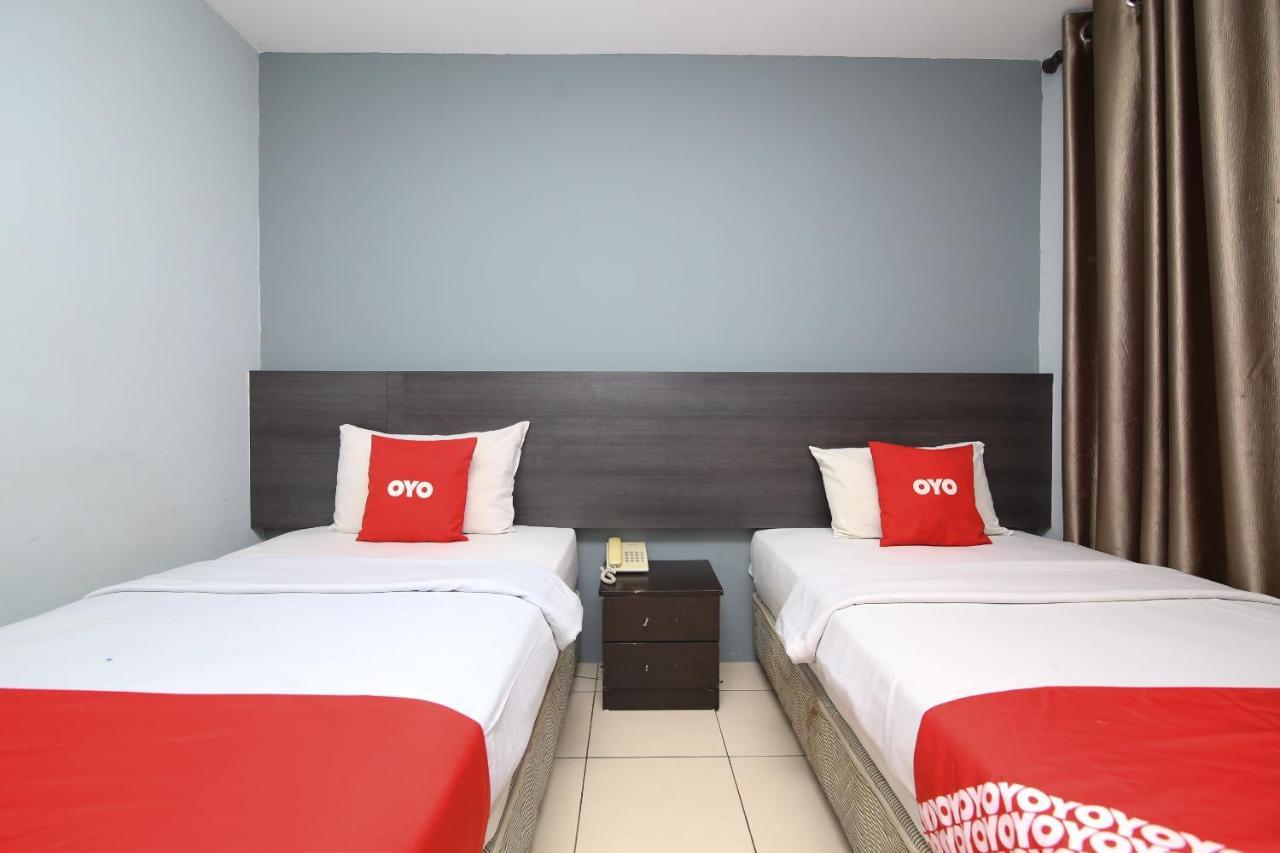 Oyo 90136 Jumbo Inn Kuching Ngoại thất bức ảnh