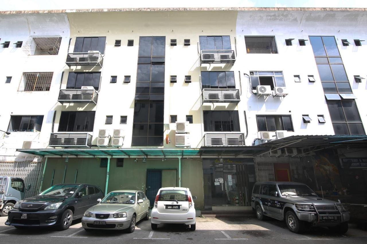 Oyo 90136 Jumbo Inn Kuching Ngoại thất bức ảnh