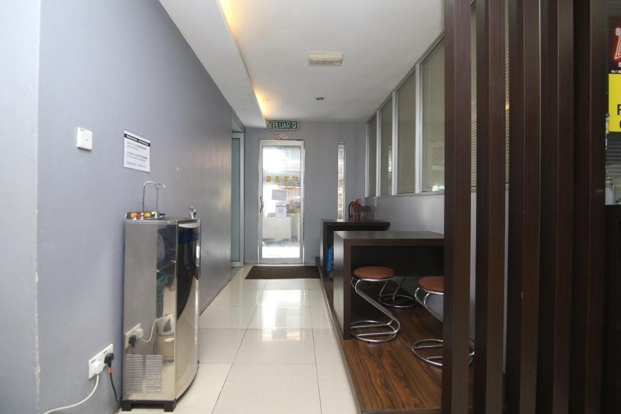 Oyo 90136 Jumbo Inn Kuching Ngoại thất bức ảnh