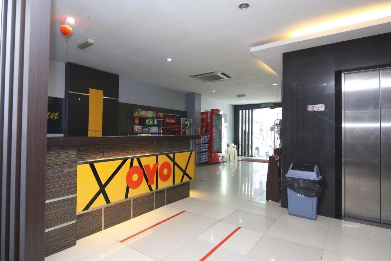 Oyo 90136 Jumbo Inn Kuching Ngoại thất bức ảnh