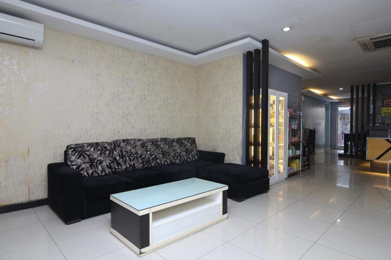 Oyo 90136 Jumbo Inn Kuching Ngoại thất bức ảnh